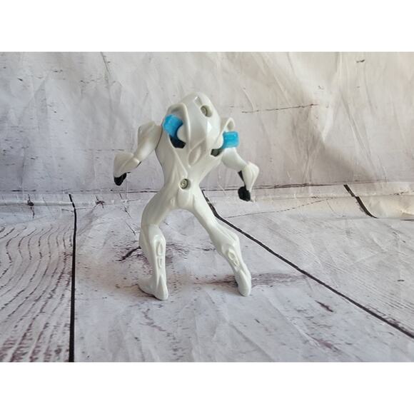 Max Steel White Black Blue Figure Mattel 2014 McDonald's 4" Tall Action Figure - Picture 4 of 6